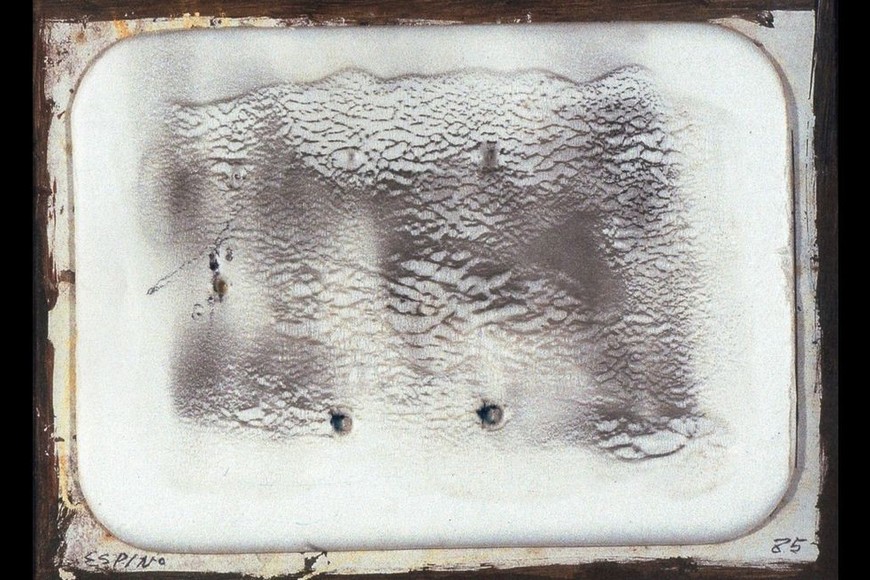 Sin título 1985, telgopor tratado con calor sobre chapadur 17 x 23. Colección privada