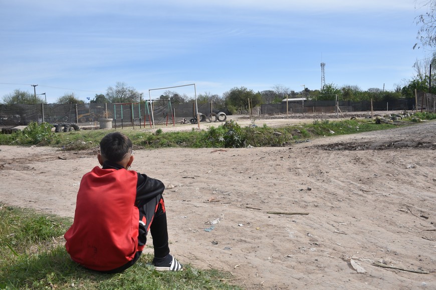 Los más afectados. Los chicos del barrio son los más afectados. "Se les nota en sus caritas la tristeza", dicen los vecinos. Crédito: Mauricio Garín