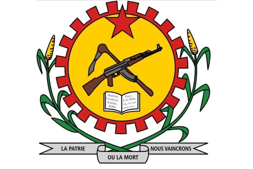 Simbología revolucionaria. Escudo de Burkina Faso entre 1984 y 1991, con una azada cruzada y una AK-47, en alusión a la hoz y el martillo. Se completaba con el lema "Patria o muerte, venceremos" en idioma francés. Gentileza