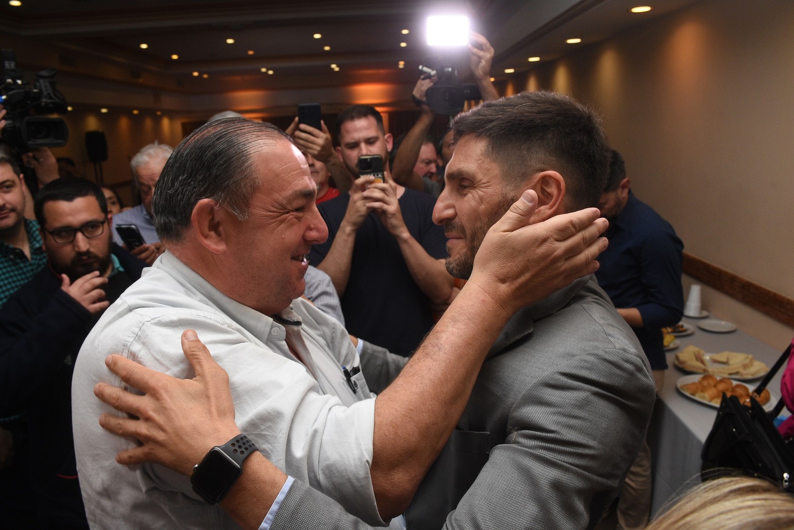 Hicieron historia en las elecciones. El intendente electo Juan Pablo Poletti marcó un récord al ser el candidato a intendente más votado -obtuvo más de 128 mil votos-, mientras que el próximo gobernador Maximiliano Pullaro tendrá mayoría en ambas cámaras de la Legislatura. A su vez, la provincia tendrá un mandatario provincial radical después de 60 años.