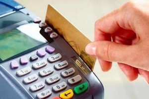 Los consumidores alcanzados por el programa recibirán el equivalente al 21% de sus gastos realizados con tarjeta de débito en bienes de primera necesidad.