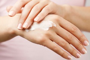 Tener manos saludables y bien cuidadas puede aumentar la confianza personal.