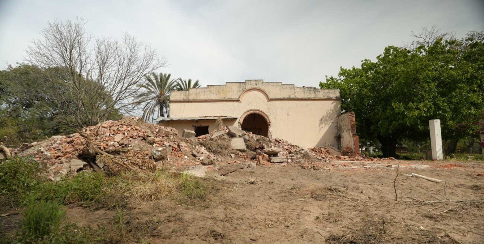 La parte trasera de la estancia, con escombros y parte del material demolido