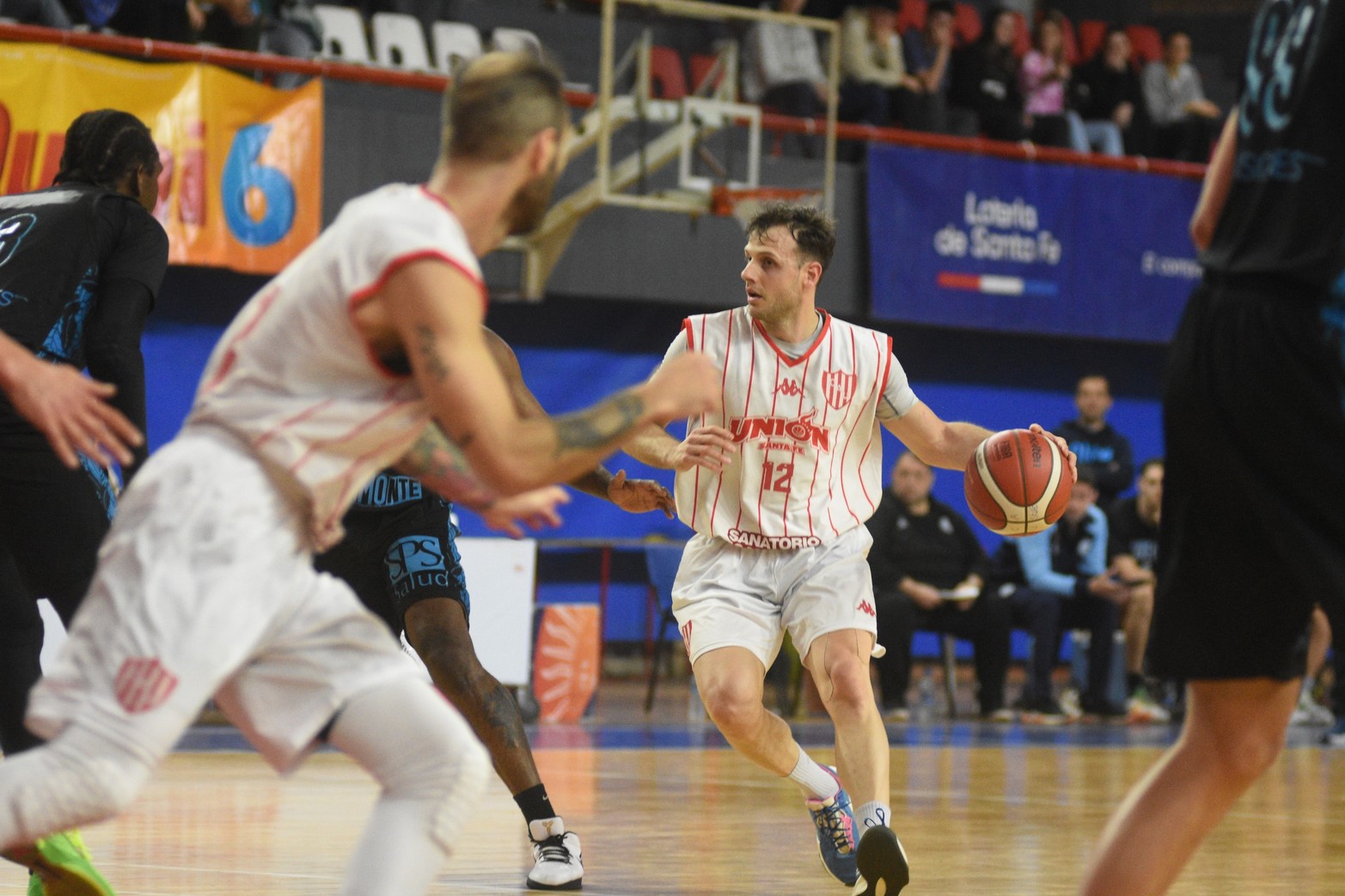 El elenco de Misiones mostró todas sus cartas y venció 86 a 80 al Tatengue en el partido final del cuadrangular. Pedro Bombino con 19 tantos fue el goleador del equipo Tatengue.