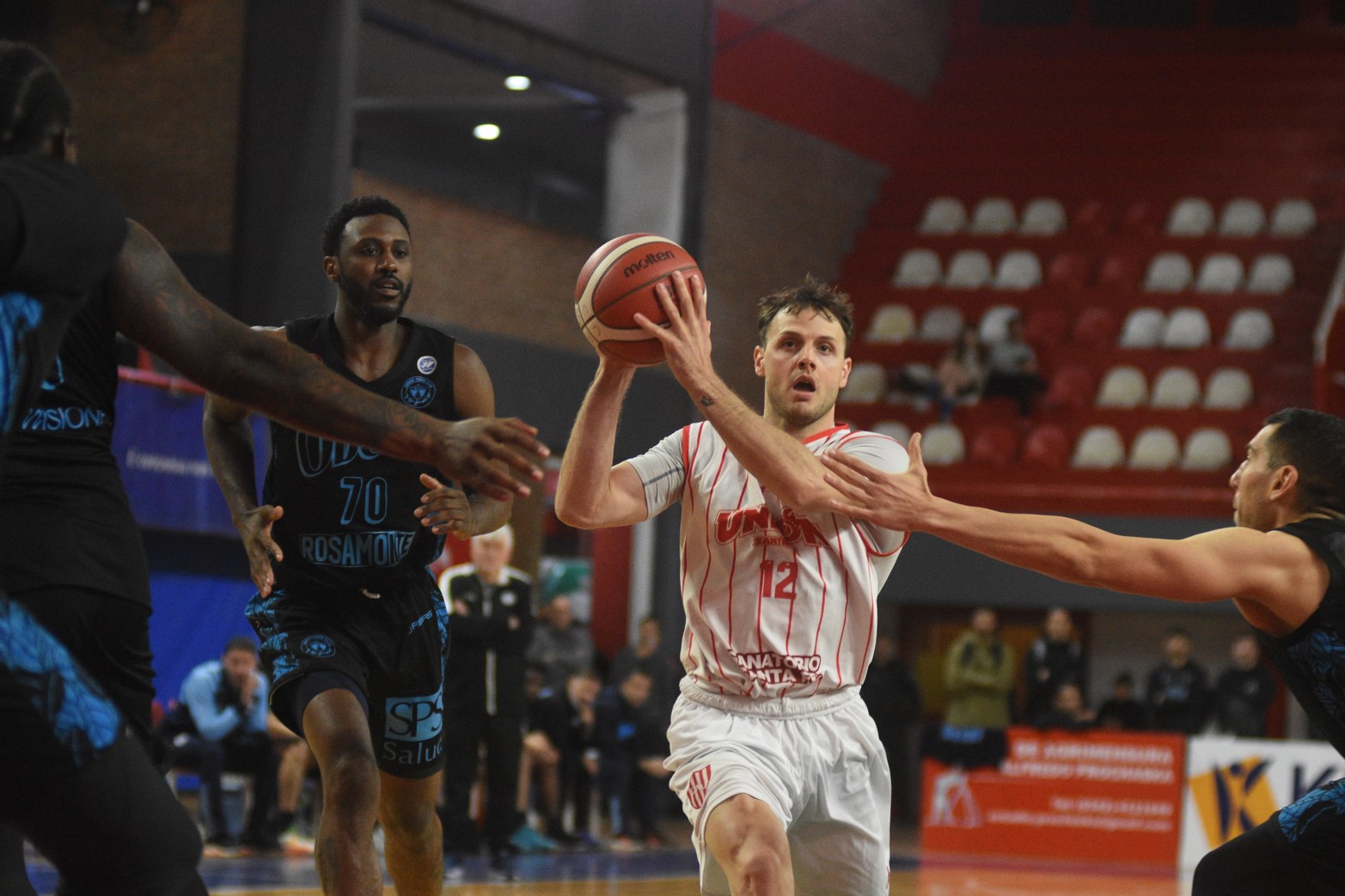 El elenco de Misiones mostró todas sus cartas y venció 86 a 80 al Tatengue en el partido final del cuadrangular. Pedro Bombino con 19 tantos fue el goleador del equipo Tatengue.