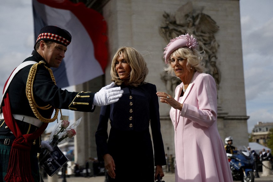 Britain's Queen Camilla (R) and Brigitte Macron (C), wife of France's president, attend a remembrance ceremony at Arc de Triomphe in Paris, France, 20 September 2023. YOAN VALAT/Pool via REUTERS