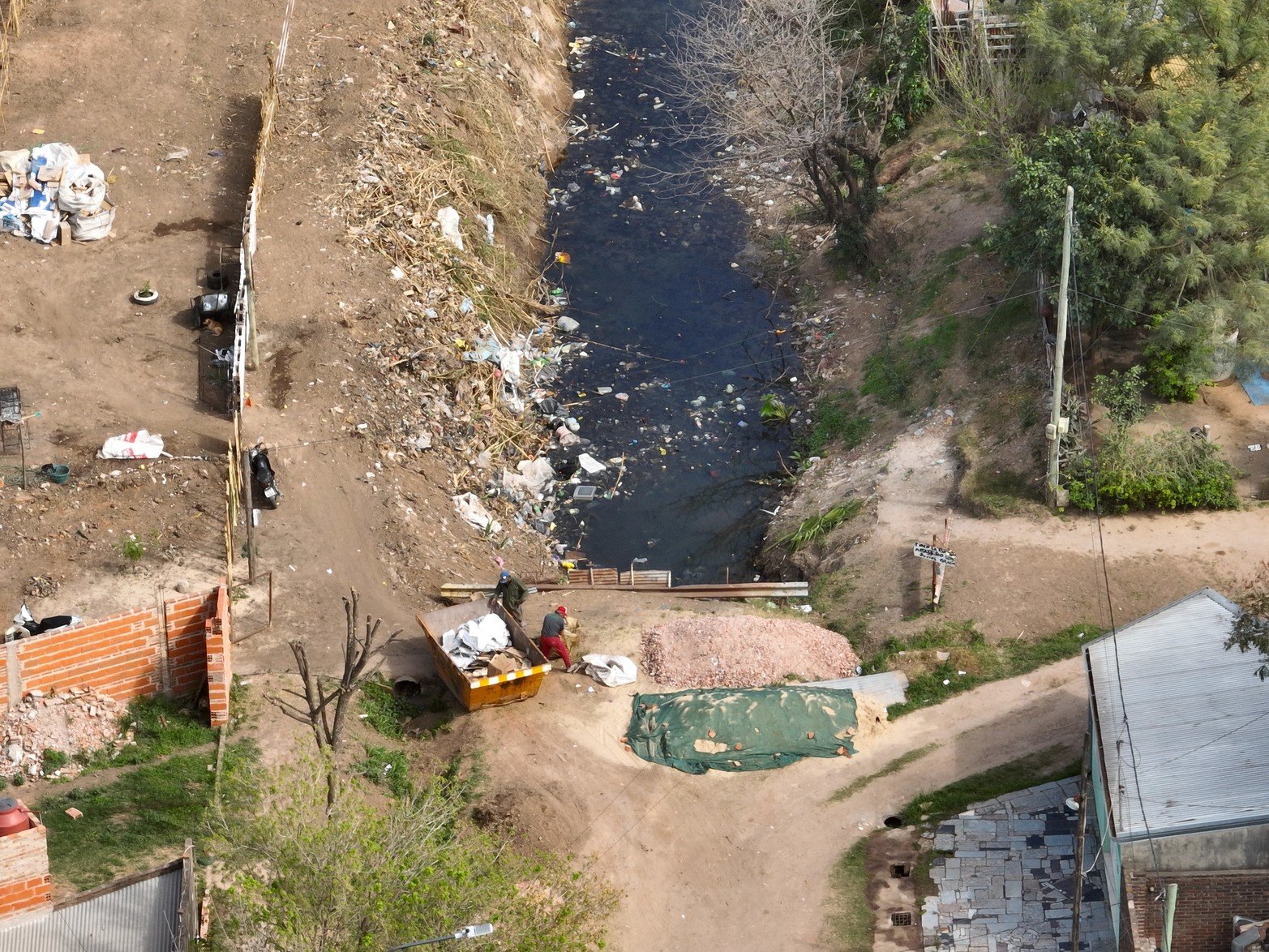 Risso a la altura del 5.500 se corta por el zanjón.