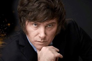 "Milei evoca continuamente un pasado de grandeza, una Argentina potencia de la que fuimos despojados por ideas socialistas", opina el autor.