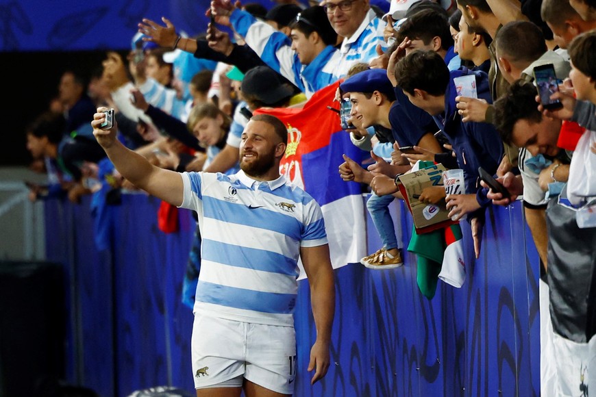 Rugby Union - Rugby World Cup 2023 - Pool D - Argentina v Samoa - Stade Geoffroy-Guichard, Saint-Etienne, France - September 22, 2023
Argentina's Mayco Vivas celebrates with fans after the match REUTERS/Sarah Meyssonnier