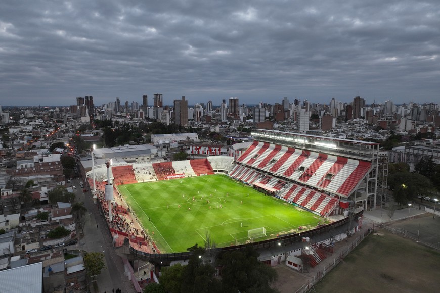 Unión y Colón se enfrentan en el clásico santafesino de reserva. El encuentro se disputa en el estadio 15 de Abril.