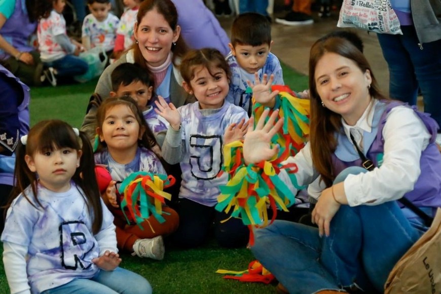 Emotiva ceremonia de egreso de los alumnos de las sala de 3 años, junto a sus padres y docentes.