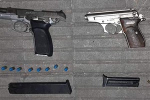 Algunas de las armas incautadas en los distintos procedimientos.