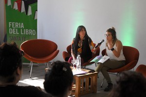 Rosa García y Victoria Tolisso reflexionaron sobre el papel de la mujer y las diversidades dentro de la historia. Crédito: Pablo Aguirre