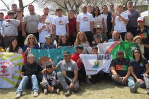 Banderas de distintos lugares de la provincia, en la final. Crédito: Ente Cultural Santafesino.