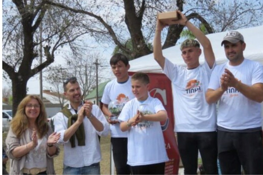 Zalazar, el gran campeón, con el resto de los ganadores por categoría.