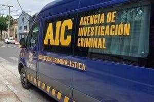 En la escena del hecho, los peritos incautaron la vaina servida calibre 9 milímetros y muestras de sangre de la cama matrimonial.