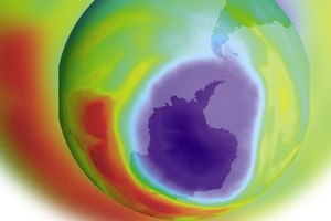 El agujero de la capa de ozono venía achicándose pero algo modificó la tendencia.