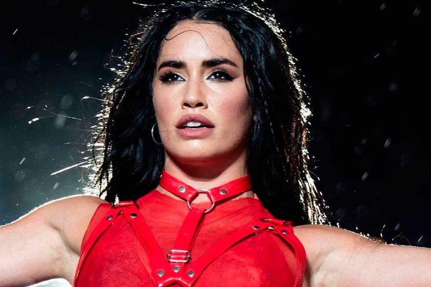 La cantante terminó su gira por España y volvió al país.