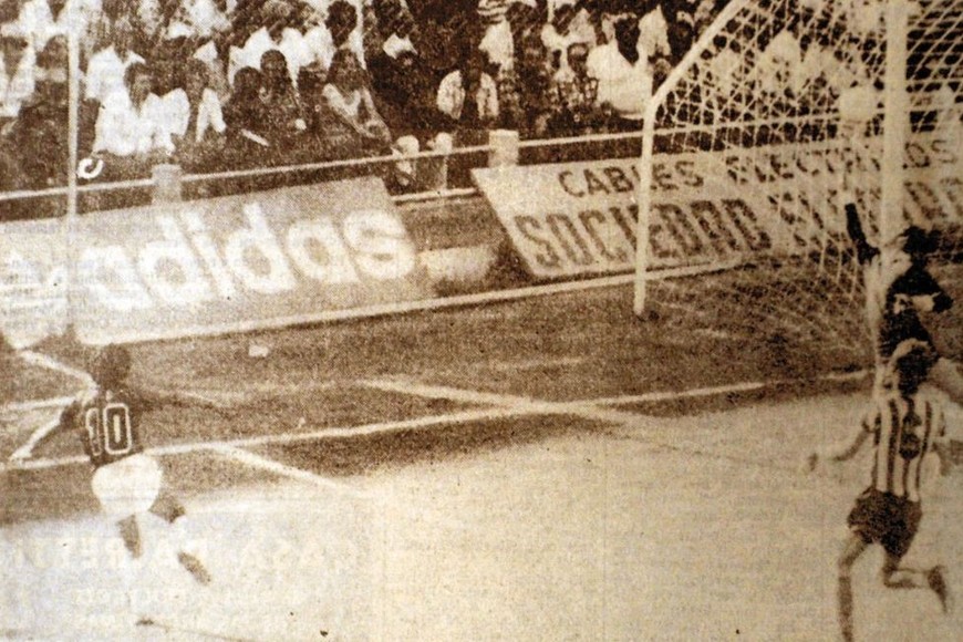 El gol de la Chiva Di Meola en el 77.