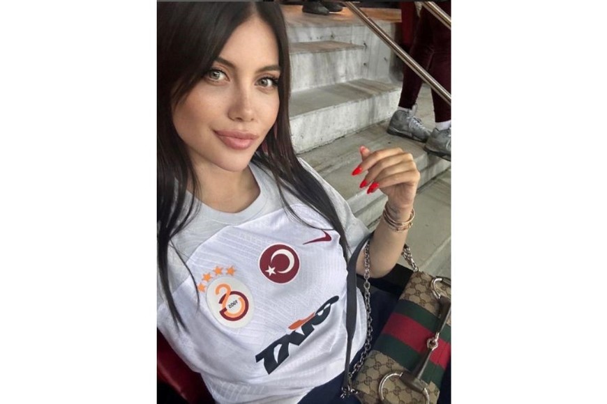 Acompaña a su marido Mauro Icardi en los partidos