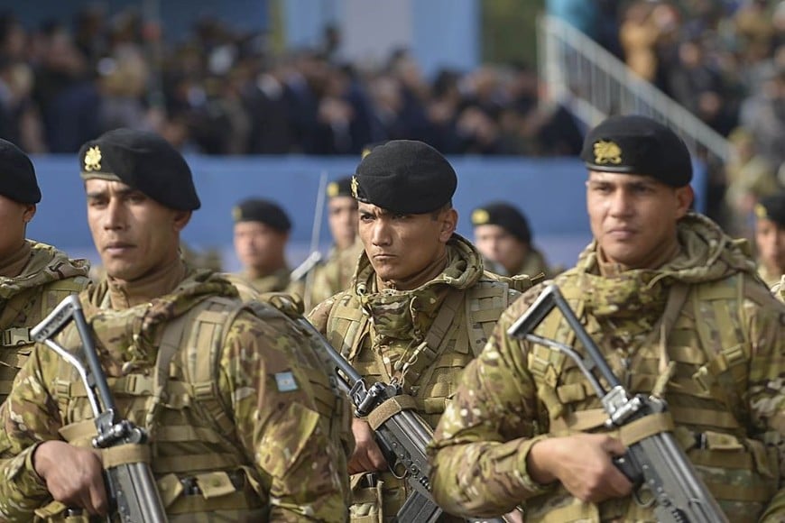 La resolución establece nuevas escalas de haberes para el personal militar de la Gendarmería Nacional, policial de la Prefectura Naval Argentina, y jerarquías de la Policía Federal Argentina.