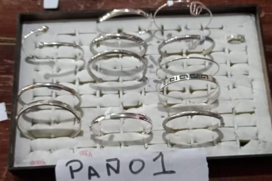 La AIC secuestró relojes, pulseras y artículos de joyería en general, luego de que un trabajador del rubro denunciara el robo a principios de septiembre.