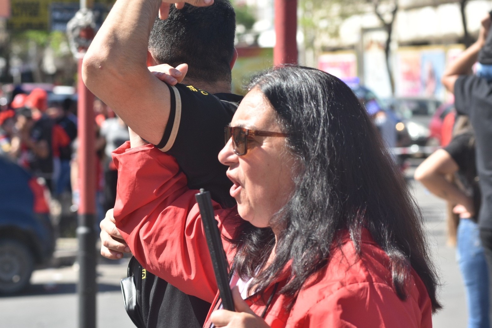 Sabaleros llegando al estadio rojinegro