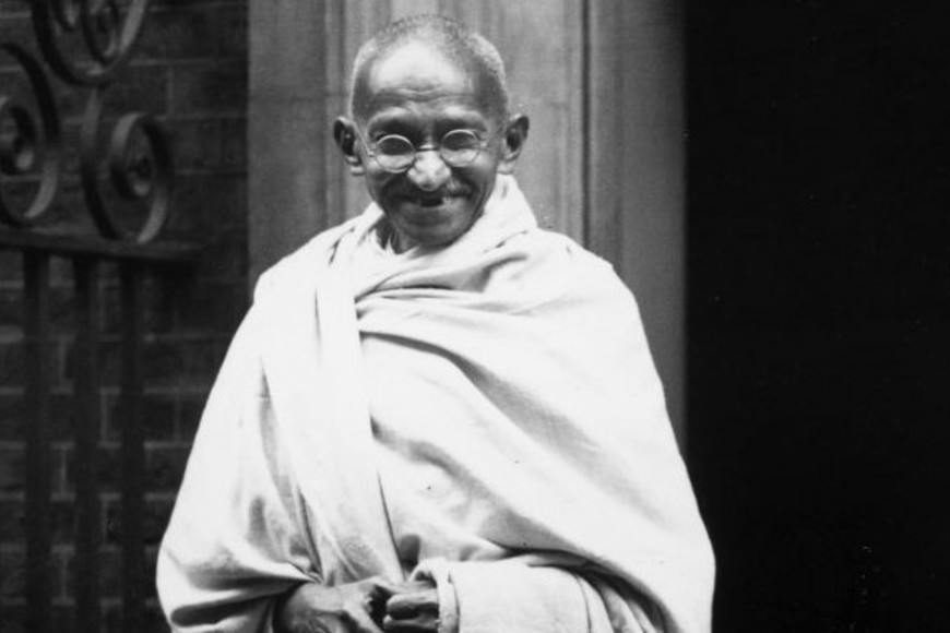 El legado de Gandhi: un faro de no violencia en un mundo necesitado de paz.