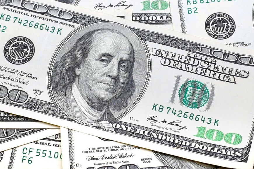 El valor del dólar oficial es de $367.