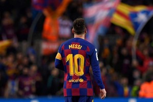 Messi dejó Barcelona por problemas financieros del club. 