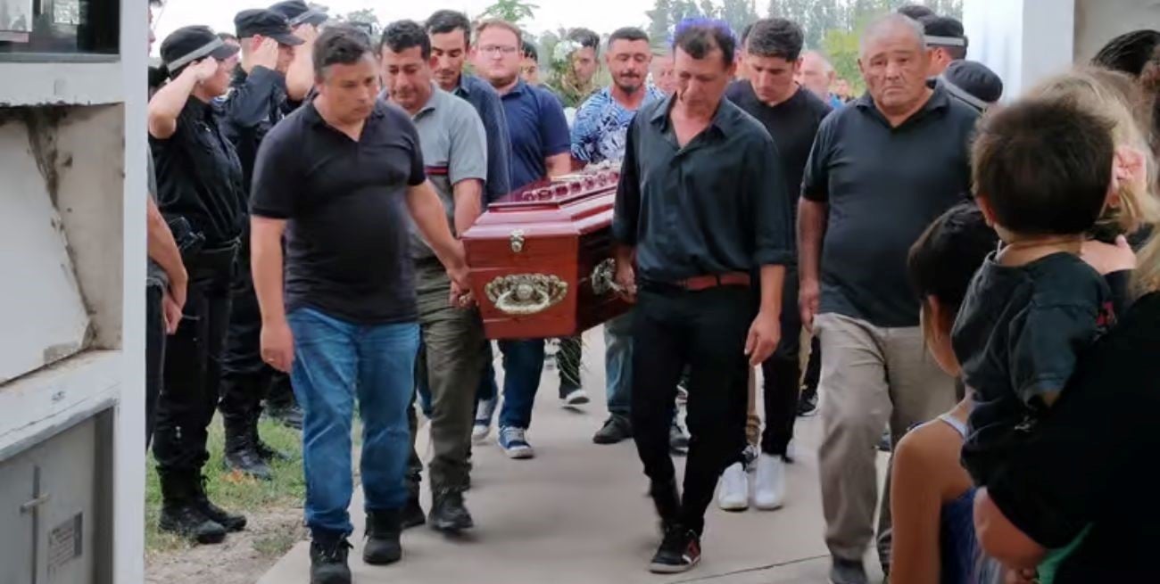 Muestras de dolor y unánime reclamo de justicia en el entierro del policía asesinado