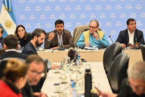 Con números ajustados y fuertes cruces, el oficialismo avaló cambios a ley alquileres votado por Senado.