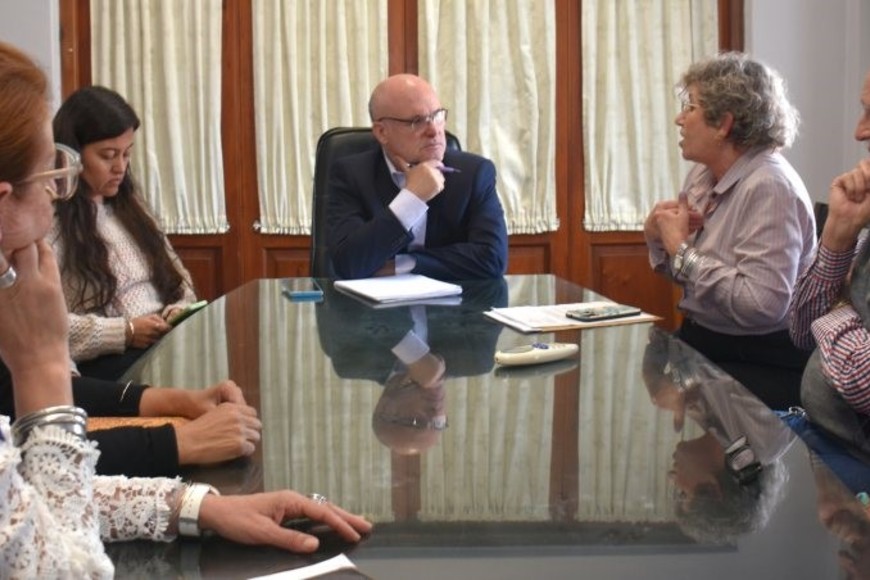 Mesa. Los vecinos fueron recibidos por el Defensor del Pueblo en la sede local del organismo.