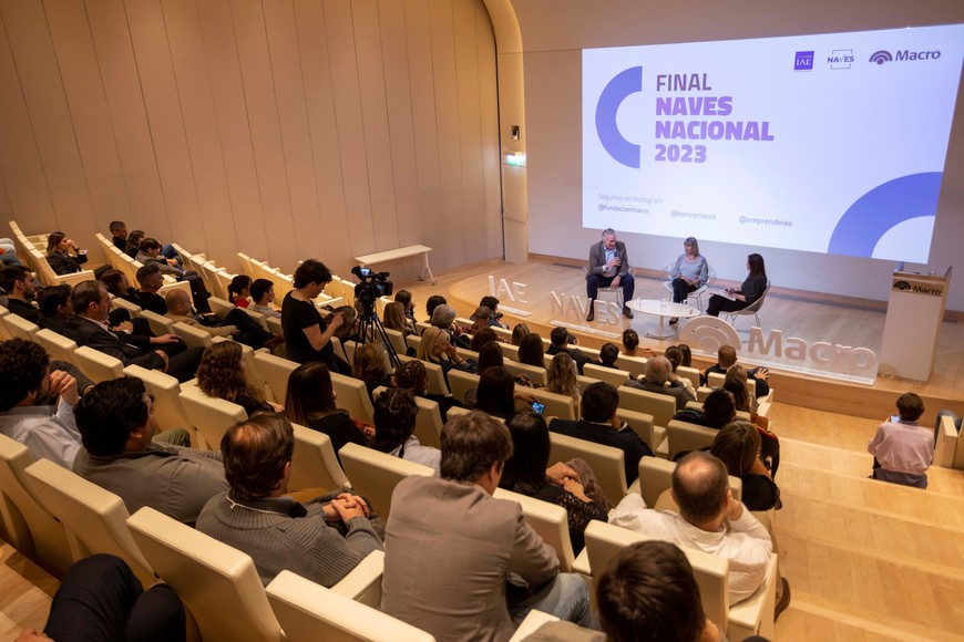 Auditorio completo para conocer a los vencedores.