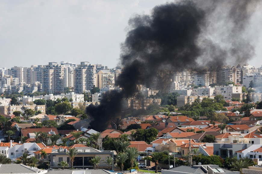 Smoke rises in the aftermath of rocket barrages that were launched from Gaza, in Ashkelon, Israel October 7, 2023. REUTERS/Amir Cohen