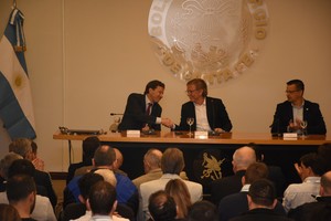 "Si no es bajo el equilibrio fiscal y la acumulación de reservas, la brecha que tanto les jode a ustedes, y los entiendo porque realmente los perjudica, no se va a solucionar", les dijo a los empresarios. Guillermo Di Salvatore