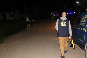 Peritos de la AIC trabajaron en la escena del suceso.