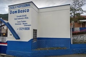 Esperó la salida para agredir a sus excompañeros de la Escuela Profesional Don Bosco.