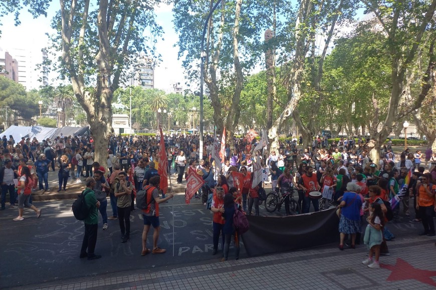 El acto se celebró enfrente a la sede de Gobernación para mostrar sus reclamos.
