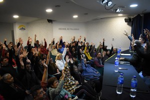 El plenario de delegados aceptó por unanimidad la propuesta. Gentileza Prensa Asoem