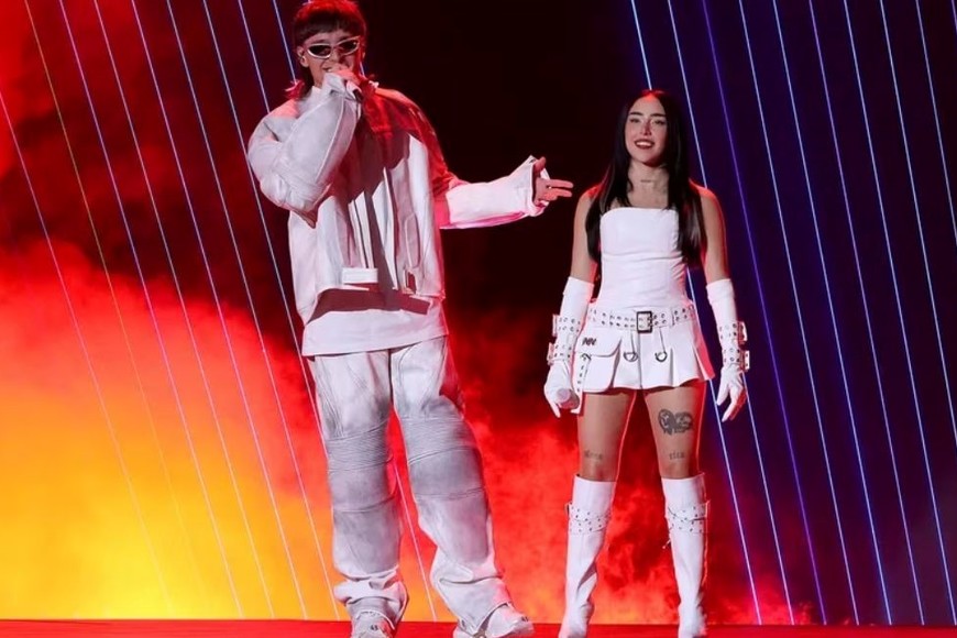 Los cantantes se mostraron “cariñosos” durante su presentación en los Latin Billboard 2023.