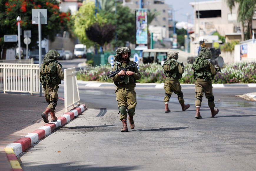 Israeli soldiers patrol following a mass-infiltration by Hamas gunmen from the Gaza Strip, in Sderot, in southern Israel, October 11, 2023. REUTERS/Violeta Santos Moura