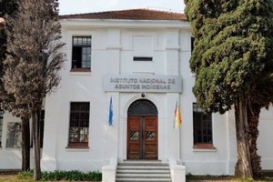 El Instituto Nacional de Asuntos Indígenas (INAI), es el organismo creado para promover y proteger los derechos de los pueblos originarios en Argentina.