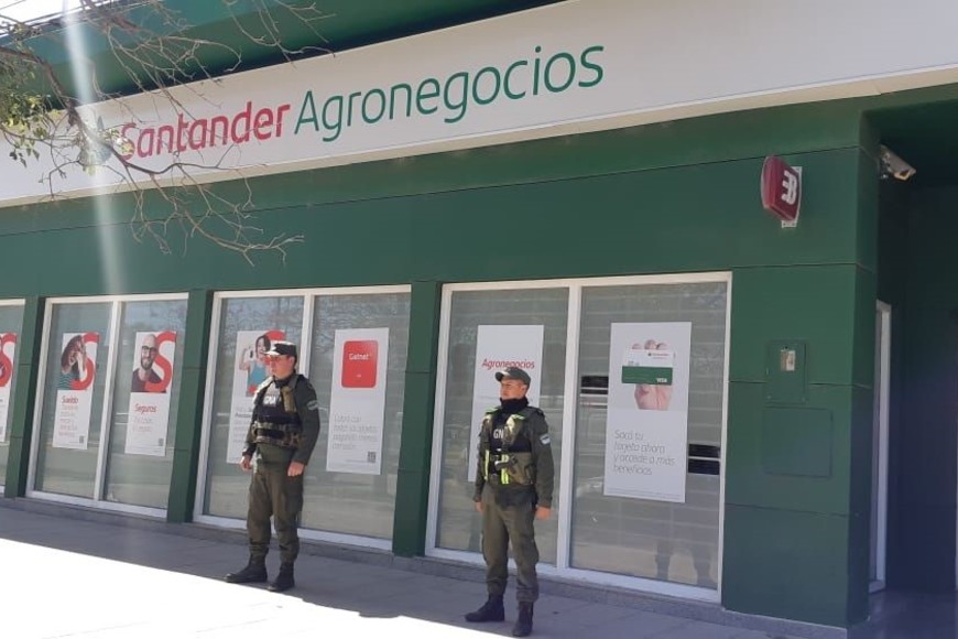 El 12 de septiembre último, la policía allanó un departamento del puerto, donde incautó una fortuna en pesos, dólares, euros y reales. Crédito: El Litoral