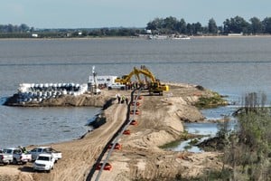 El cruce de más de 1.800 metros de cañería por debajo de la laguna Setúbal representó un récord a nivel nacional. Crédito: Fernando Nicola