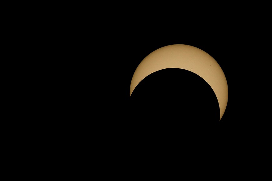 The moon passes the sun during annular solar eclipse at the Albuquerque International Balloon Fiesta in Albuquerque, New Mexico, U.S., October 14, 2023.   REUTERS/Adria Malcolm