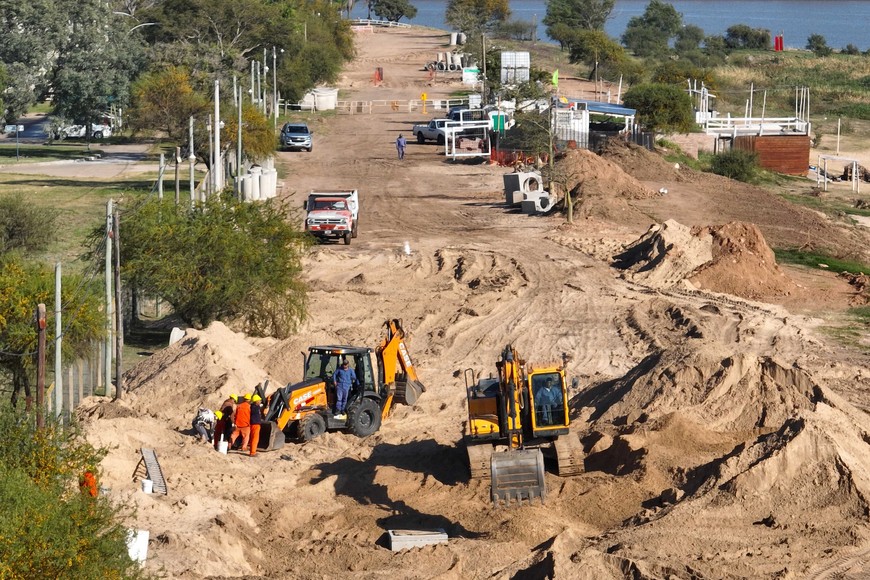 Los trabajos de remodelación de la costanera Kirchner, en la margen Este de la Laguna Setúbal. Foto: Fernando Nicola