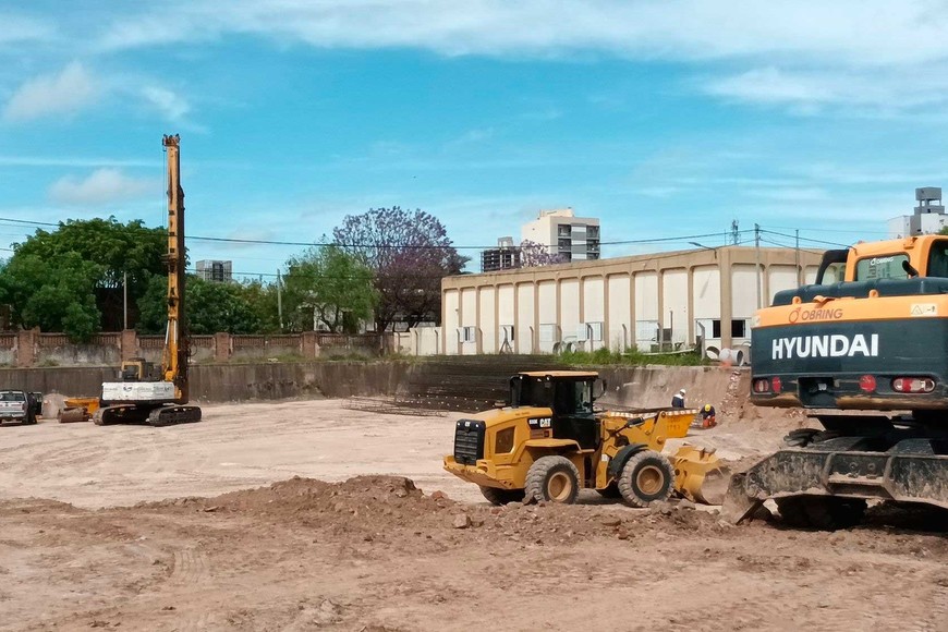 Máquinas trabajando en la nueva planta potabilizadora de la ciudad de Santa Fe.