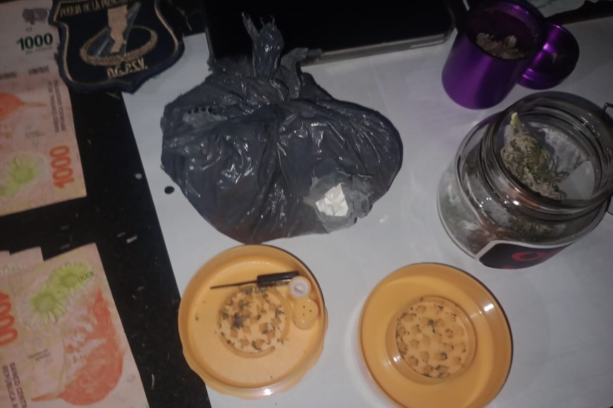 Parte del material incautado por los agentes.