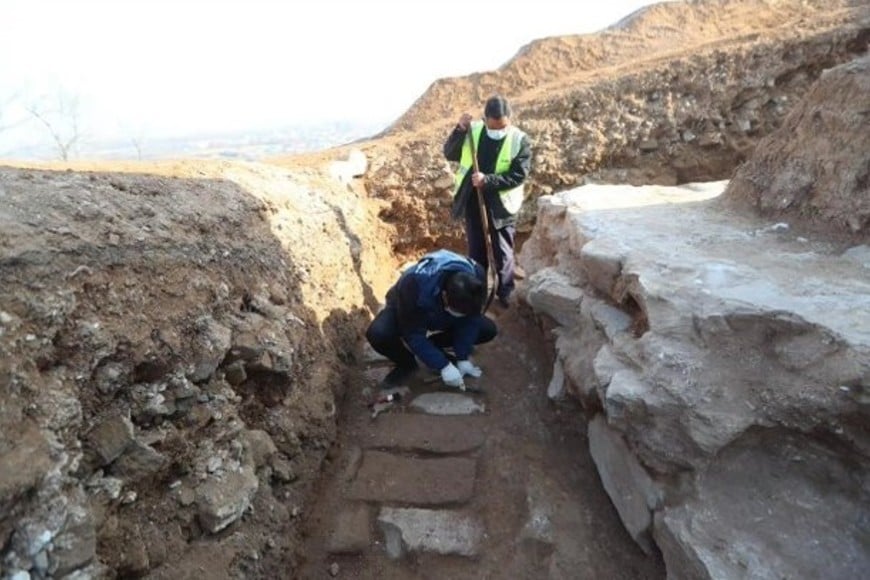Los arqueólogos estiman que el sitio era un almacén que almacenaba armas a lo largo de la Gran Muralla.